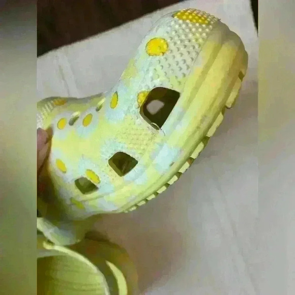 Crocs Classic Vacay Vibes Yellow Daisy Clog - size women 11, men 9 - Picture 8 of 10